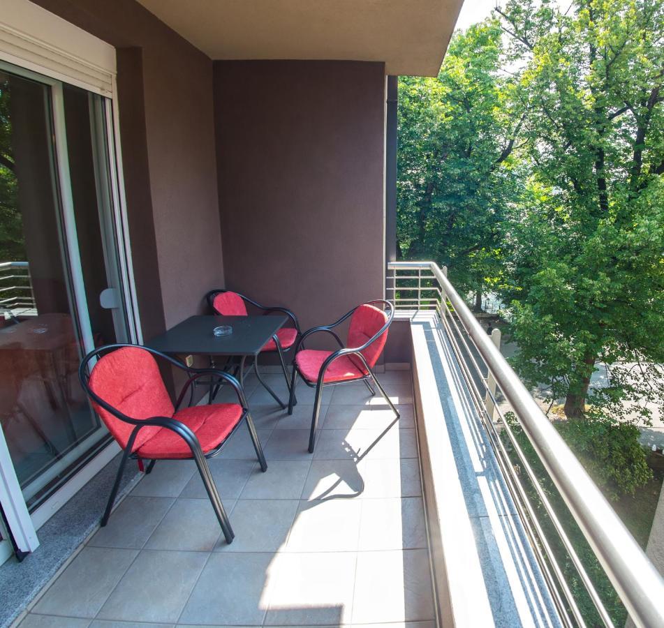 Apartment Enjoy Free Private Parking Mostar Exterior photo
